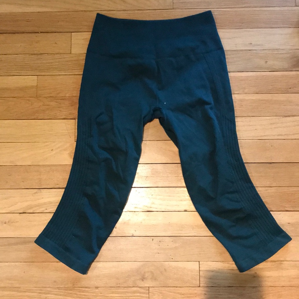 Lululemon Ebb-to-Street Crop Seamless Crops